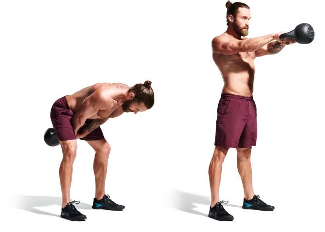un homme fesant un exercice de swing avec kettlebells