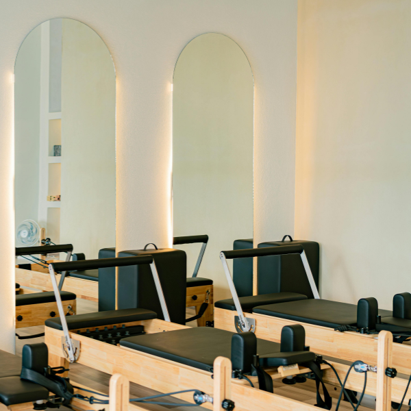 Reformer Pilates en studio – équipement de Pilates professionnel