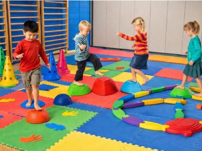 Parcours de motricité pour enfants en kinésithérapie